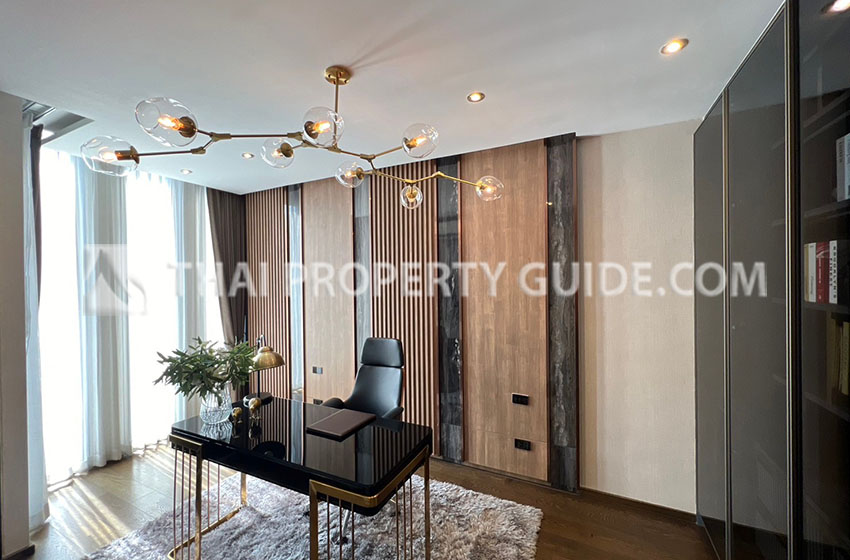 House with Private Pool in Srinakarin 
